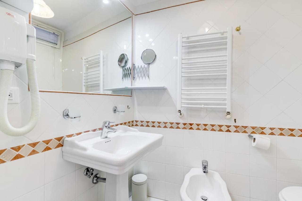 Trevi Fountain Modern Apartment โรม ภายนอก รูปภาพ