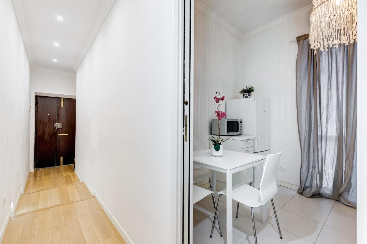 Trevi Fountain Modern Apartment โรม ภายนอก รูปภาพ