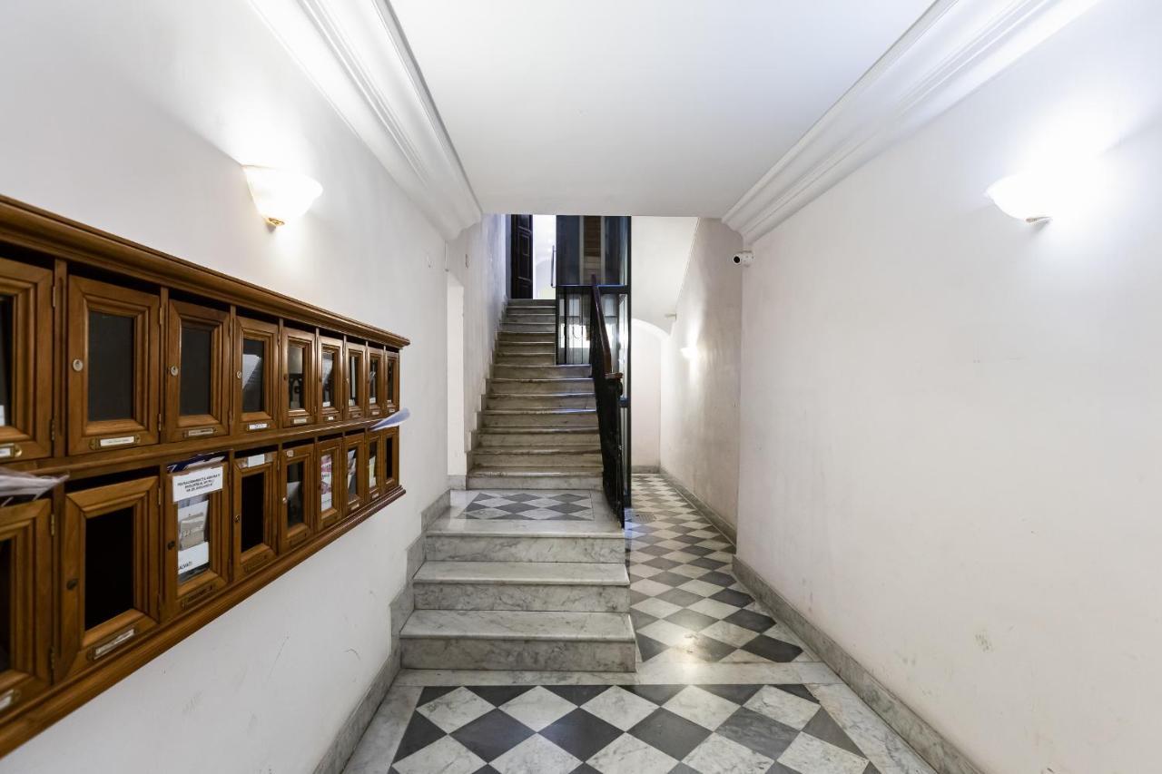Trevi Fountain Modern Apartment โรม ภายนอก รูปภาพ