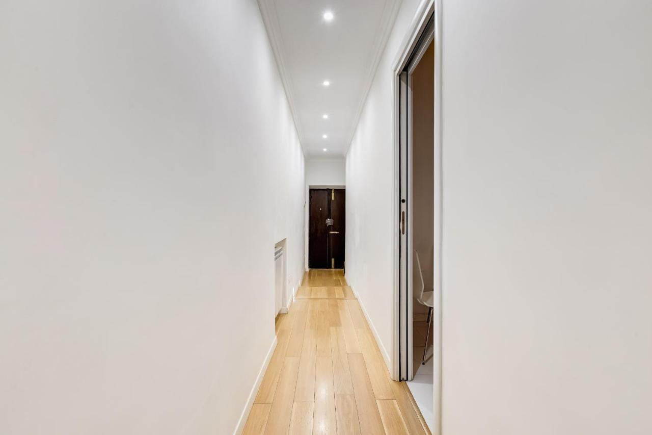 Trevi Fountain Modern Apartment โรม ภายนอก รูปภาพ