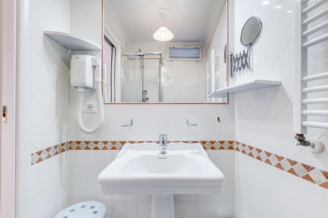 Trevi Fountain Modern Apartment โรม ภายนอก รูปภาพ