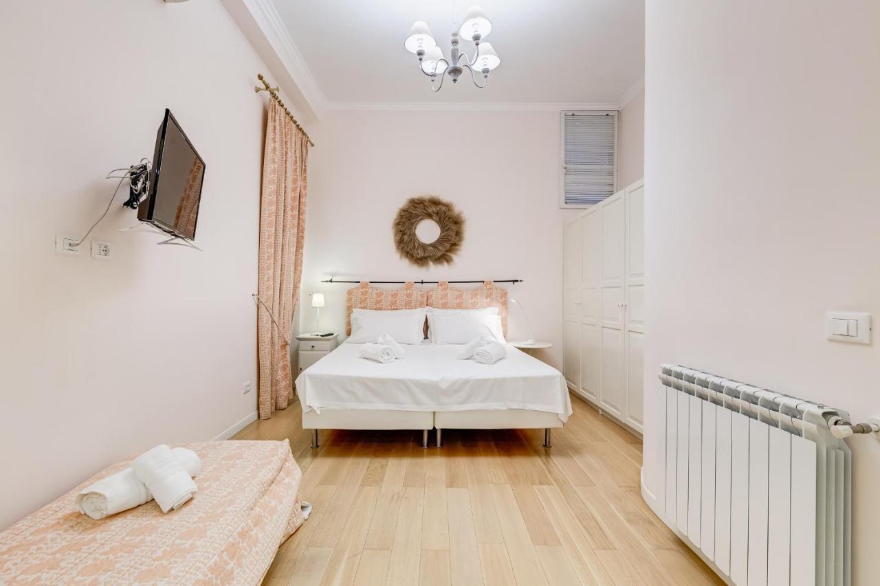 Trevi Fountain Modern Apartment โรม ภายนอก รูปภาพ